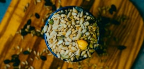 Food products that do not require temperature control during transportation